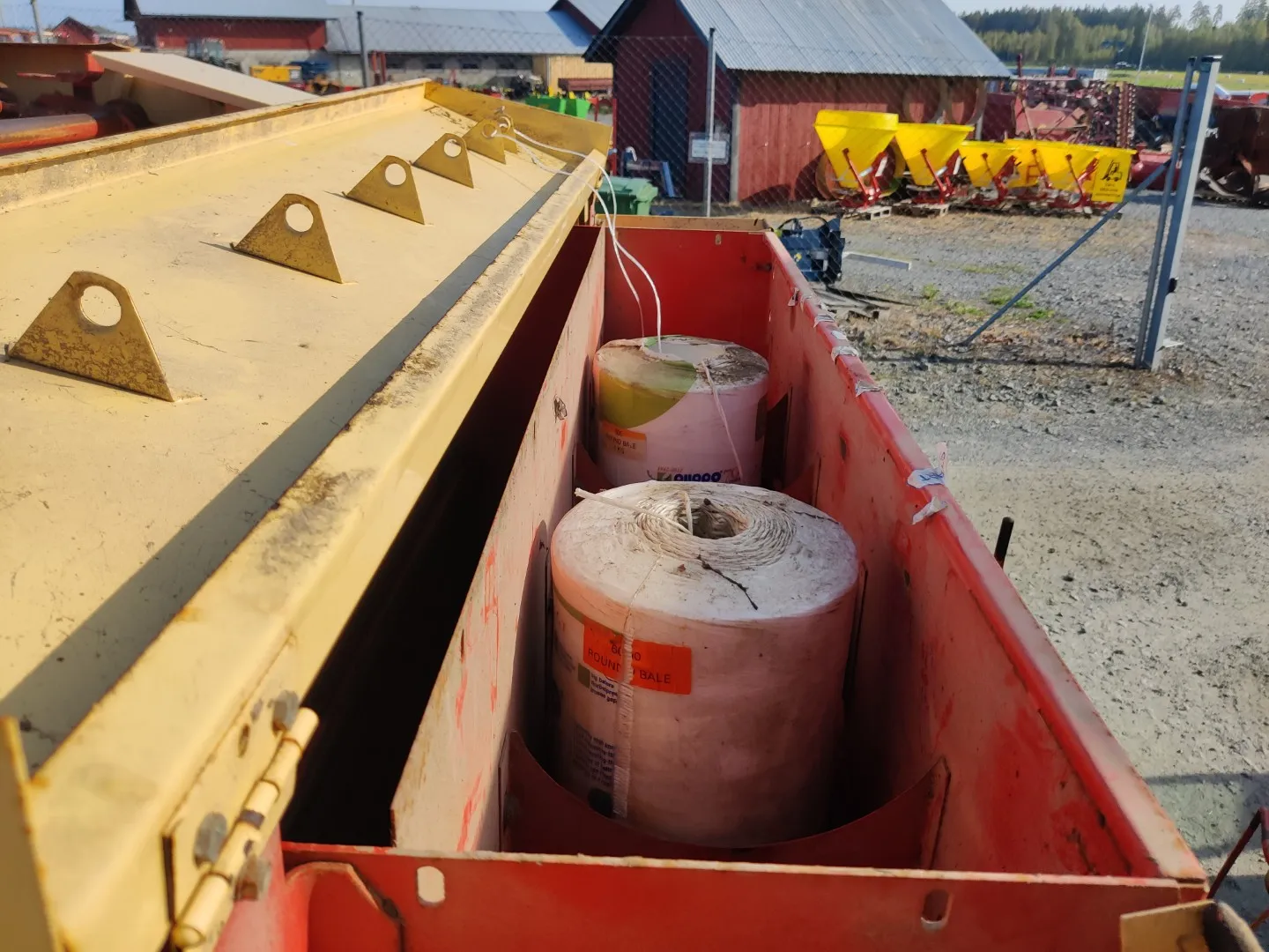 Krone KR125 pyöröpaalain / Katso video!