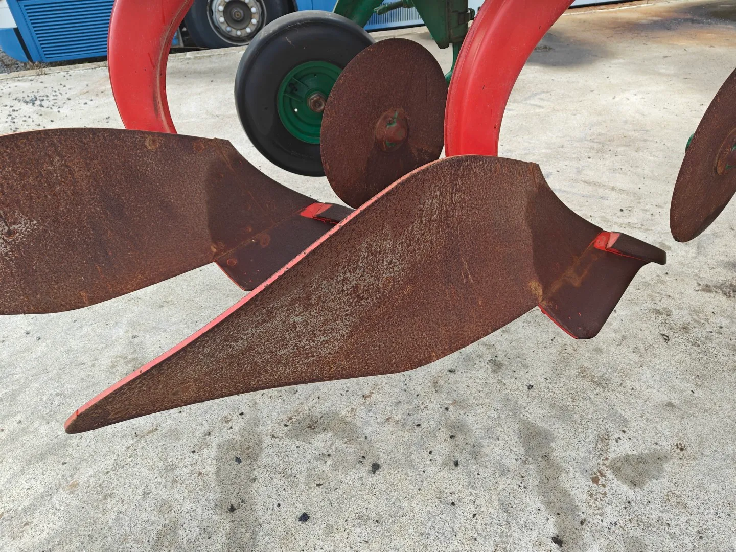 Kverneland E160-8 - 3-siipiset paluuaurat / Erittäin siistit kääntöaurat - Katso video!