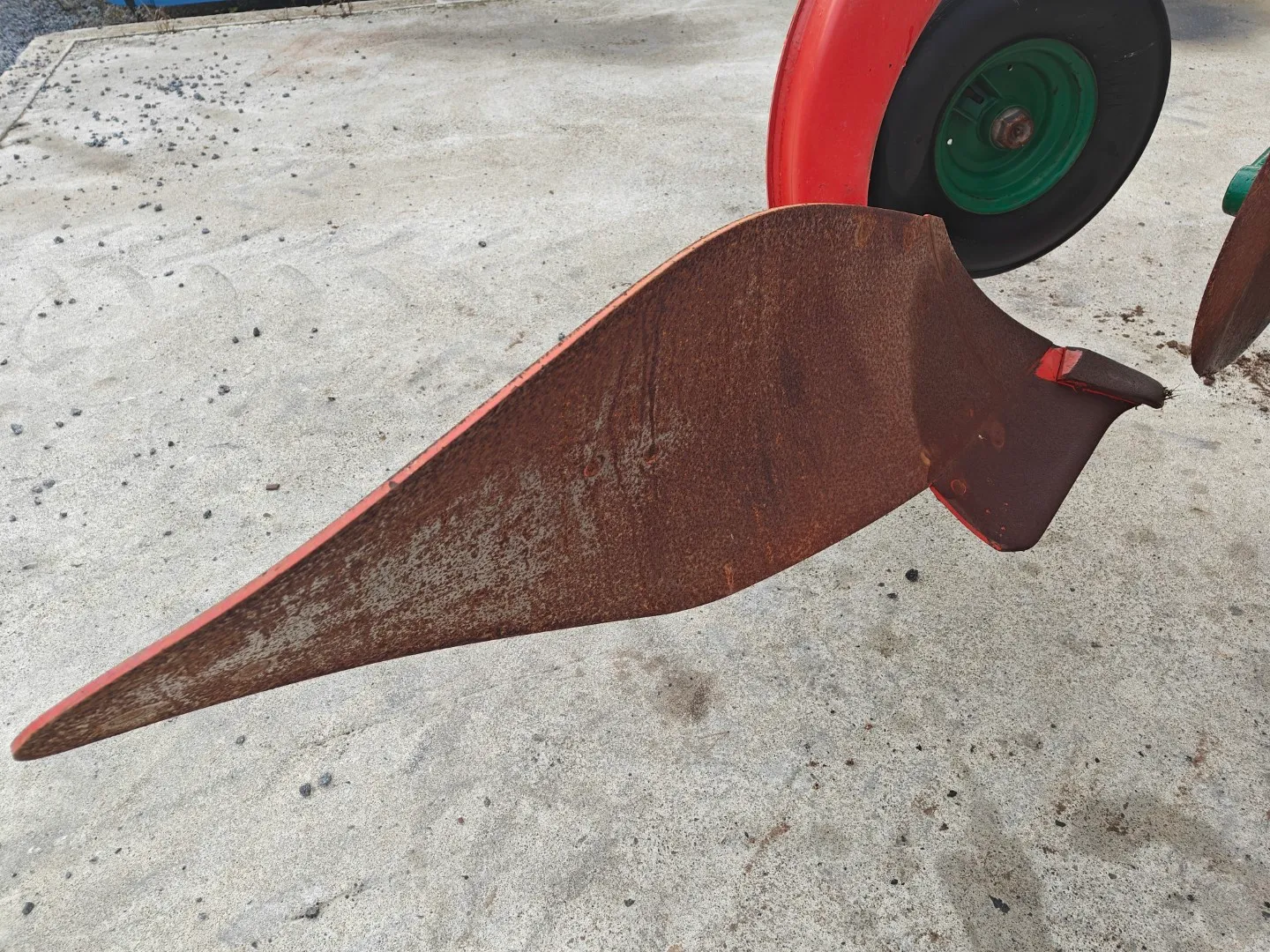 Kverneland E160-8 - 3-siipiset paluuaurat / Erittäin siistit kääntöaurat - Katso video!