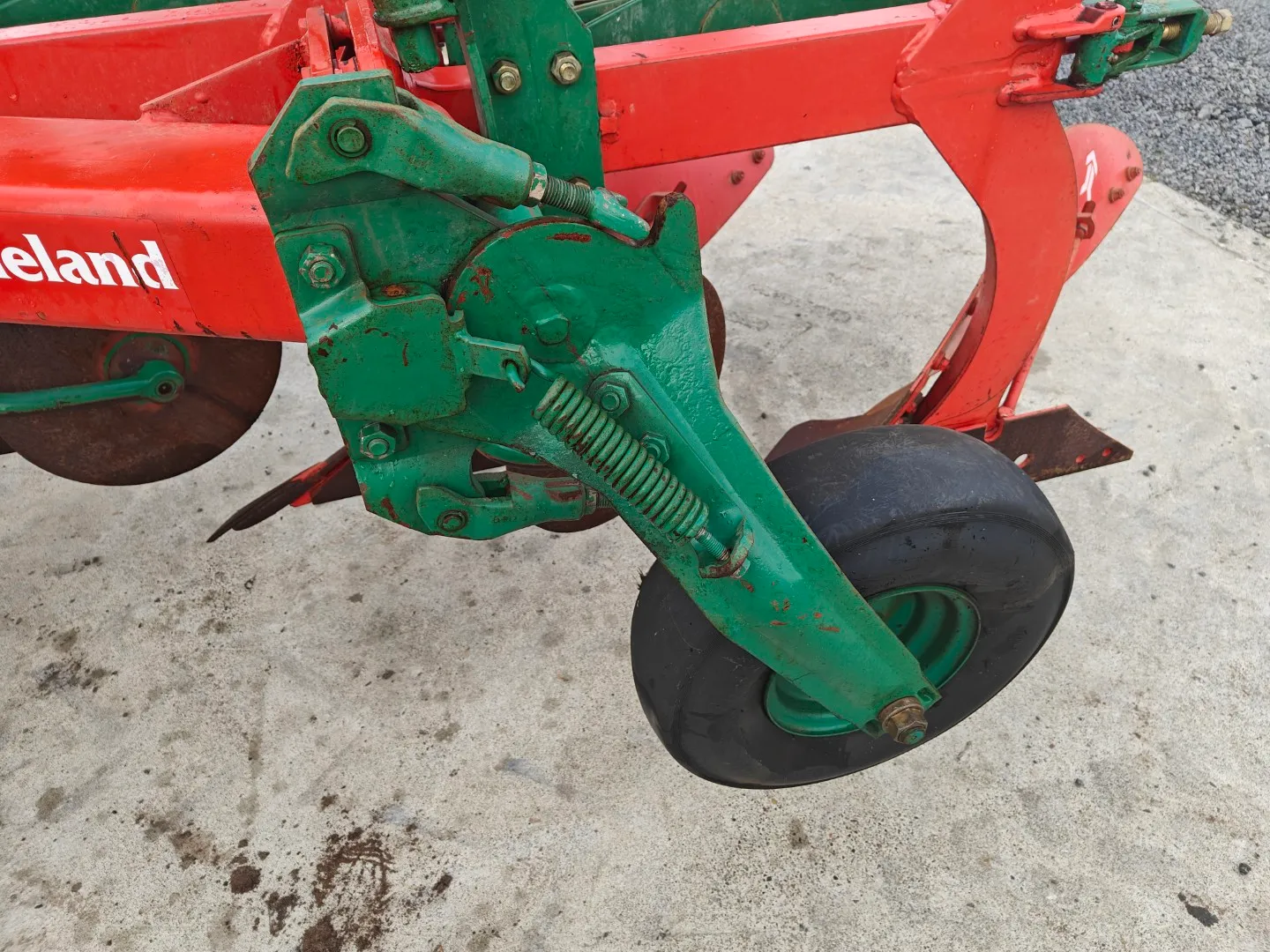 Kverneland E160-8 - 3-siipiset paluuaurat / Erittäin siistit kääntöaurat - Katso video!