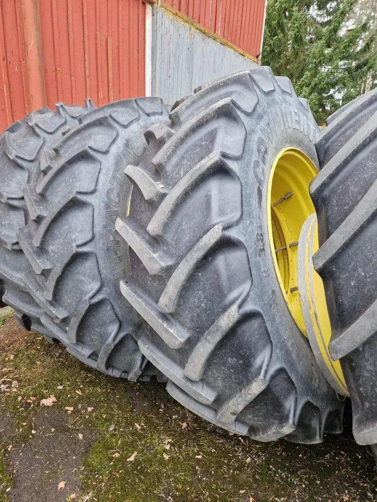 Paripyörät 20.8x38 Continental renkailla / John Deere vanteilla