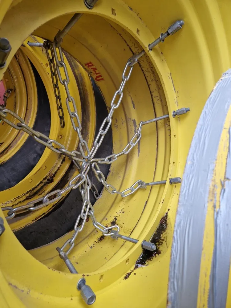 Paripyörät 20.8x38 Continental renkailla / John Deere vanteilla