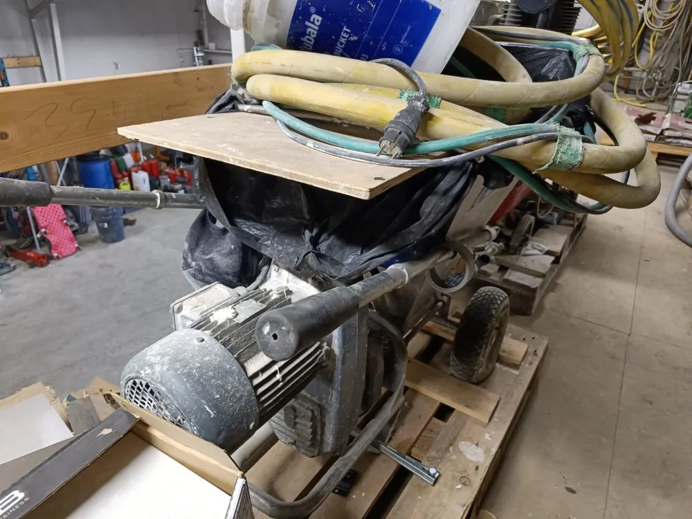 Tasoituslaastin levityskone Cura / Kompressori Strong Line