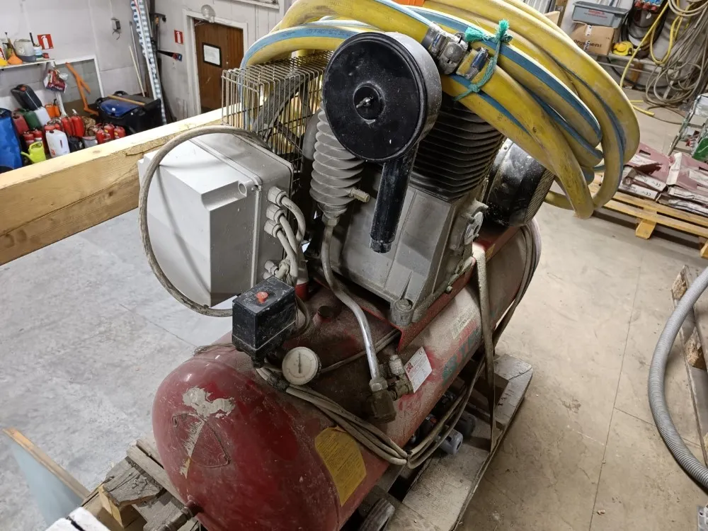 Tasoituslaastin levityskone Cura / Kompressori Strong Line