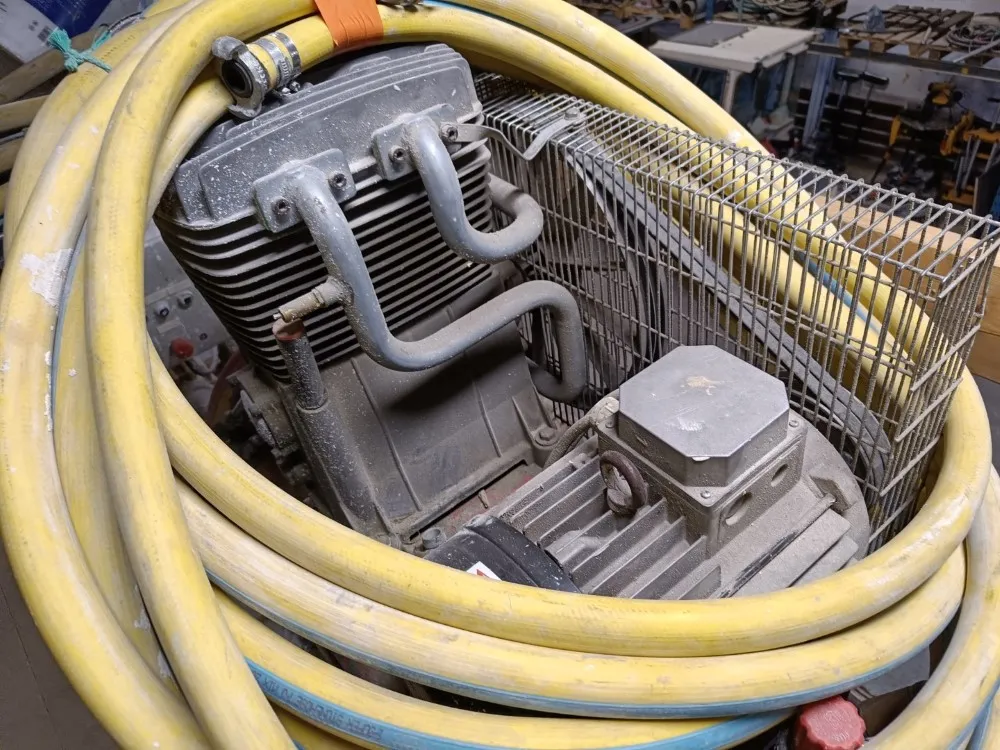 Tasoituslaastin levityskone Cura / Kompressori Strong Line