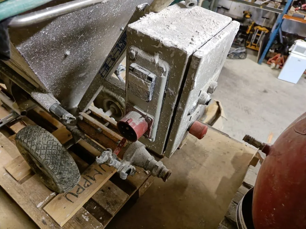 Tasoituslaastin levityskone Cura / Kompressori Strong Line