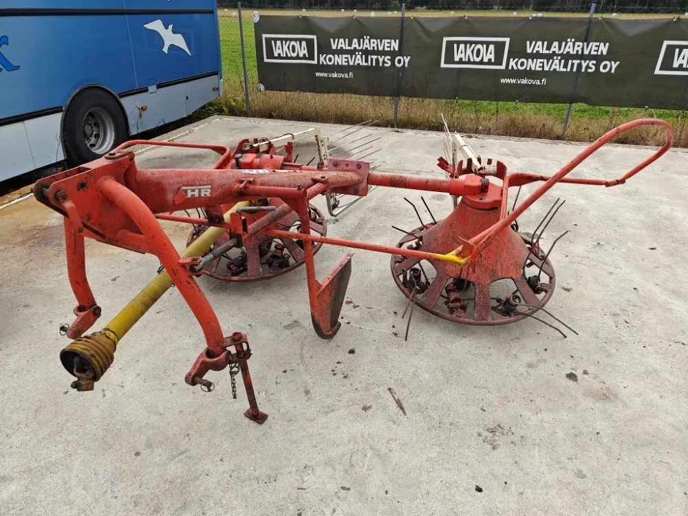 Pyöröharavapöyhin Kuhn KU25 karhottimilla / Ratasvetoinen harvinainen kone, katso video!