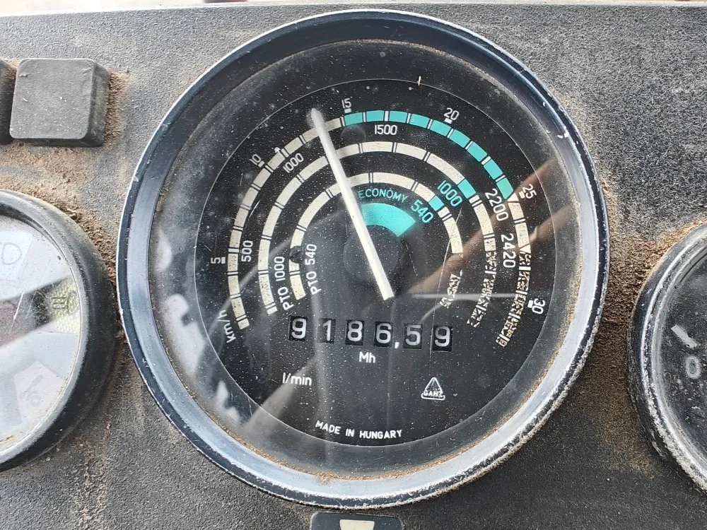 Zetor 7245 - neliveto traktori / Katso video!