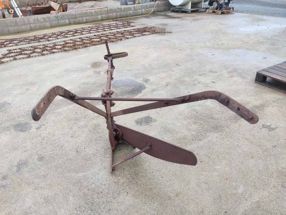 Hevoskyntöaura / ja varaosakone mukaan