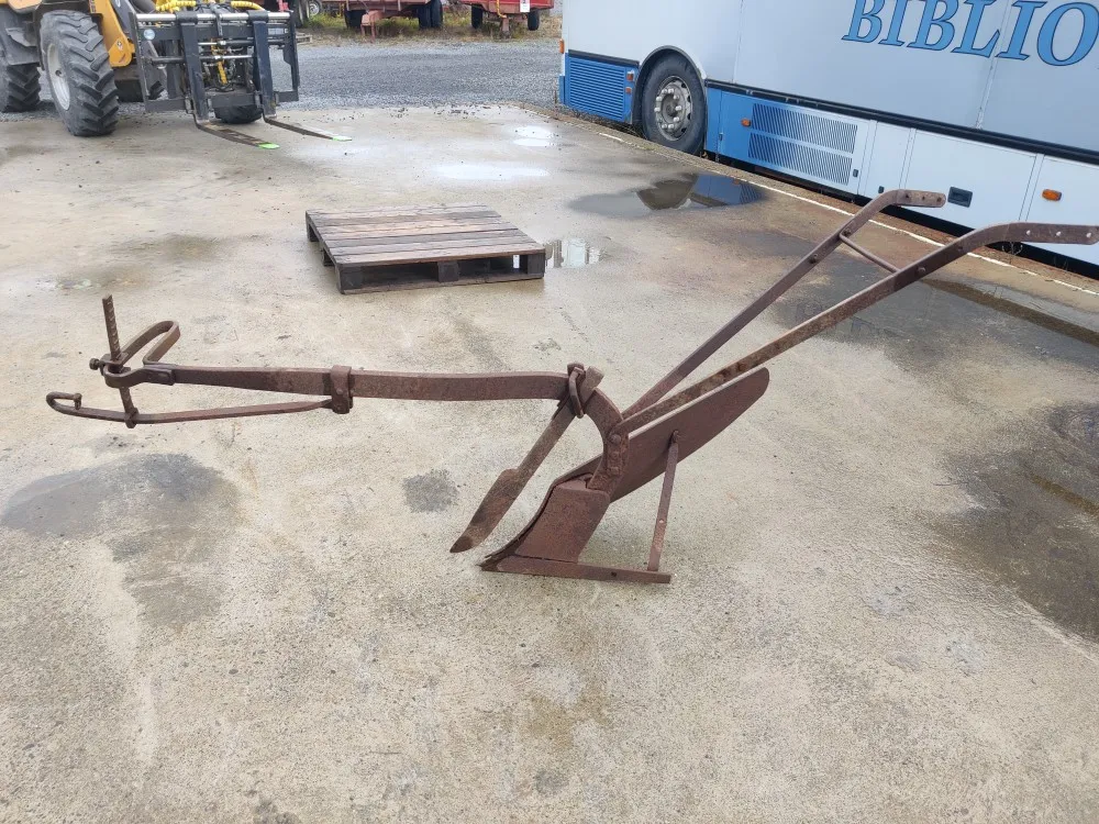 Hevoskyntöaura / ja varaosakone mukaan