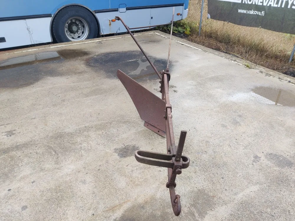 Hevoskyntöaura / ja varaosakone mukaan