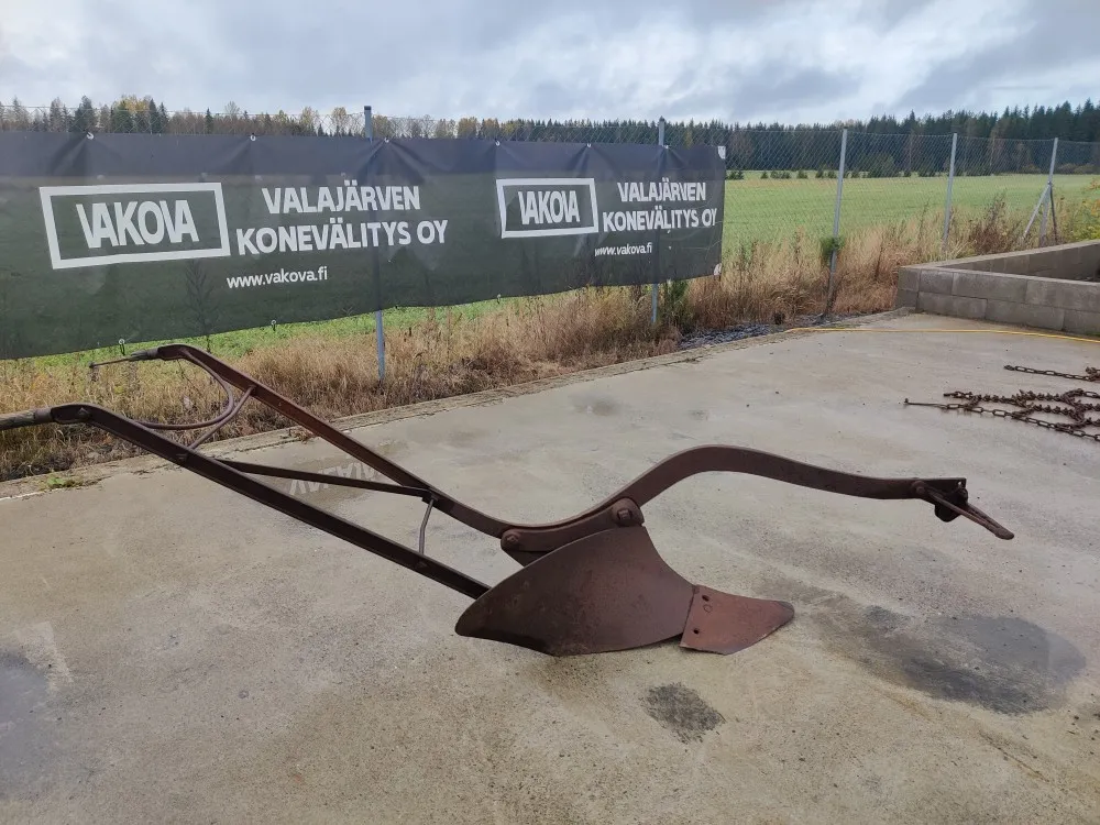 Hevoskyntöaura / ja varaosakone mukaan