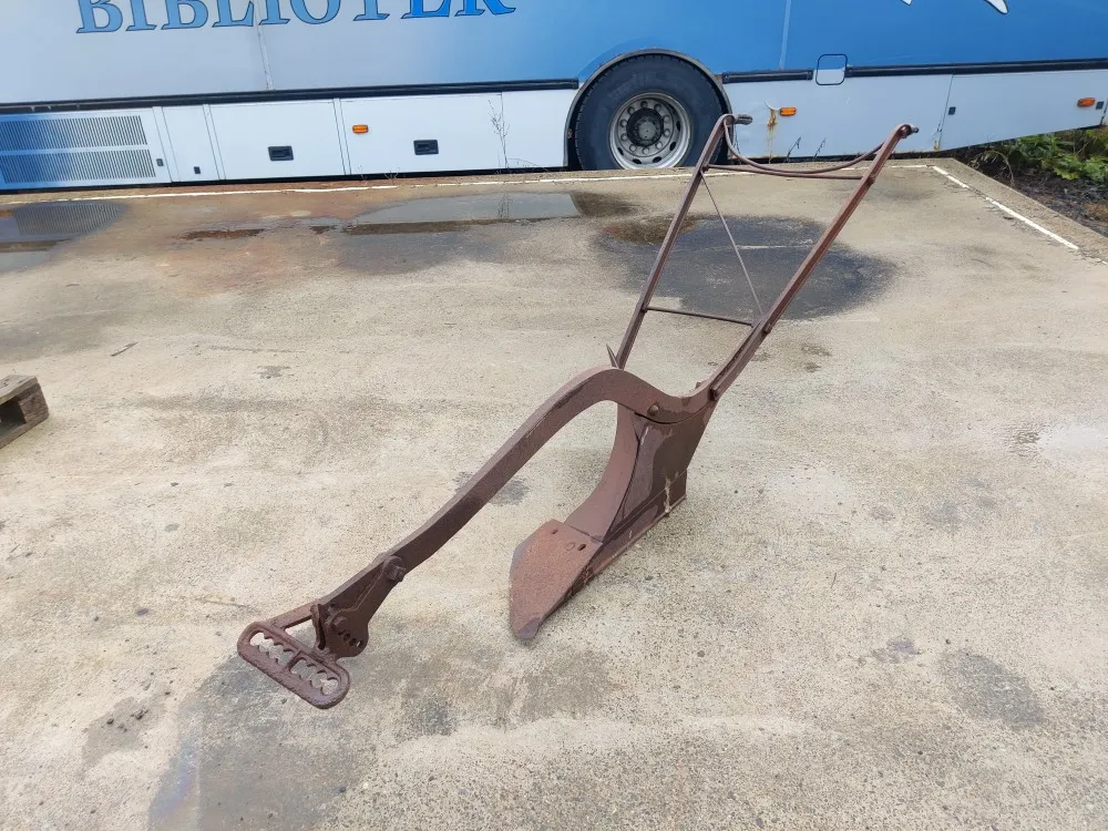 Hevoskyntöaura / ja varaosakone mukaan