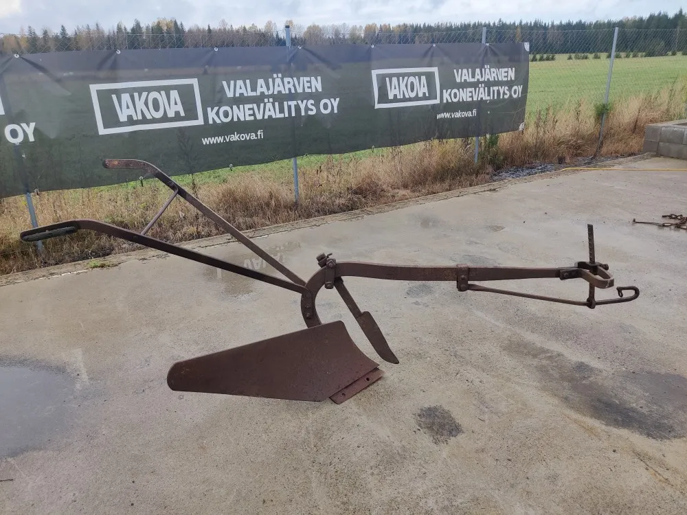 Hevoskyntöaura / ja varaosakone mukaan