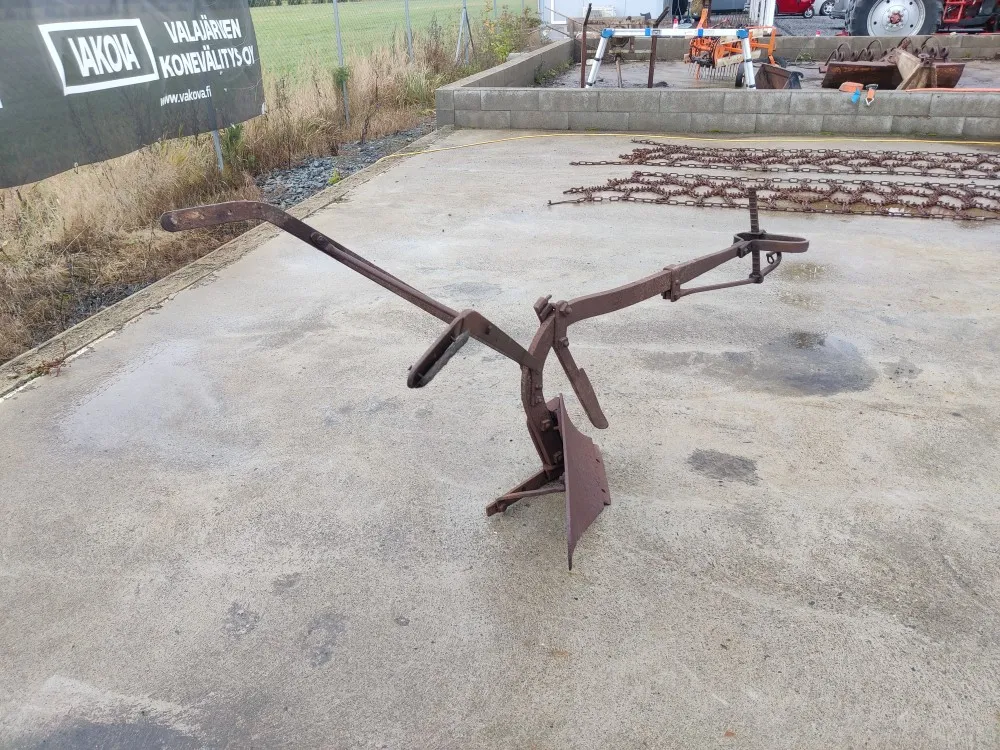 Hevoskyntöaura / ja varaosakone mukaan