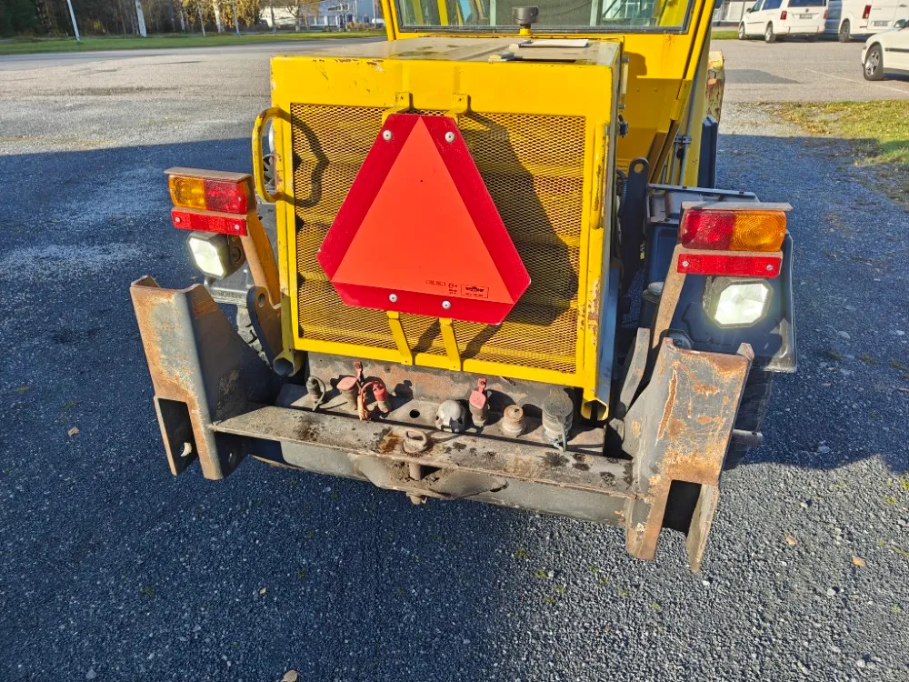 Wille 445 - kauhalla ja nivelauralla / Myydään asiakkaan lukuun - Katso video!