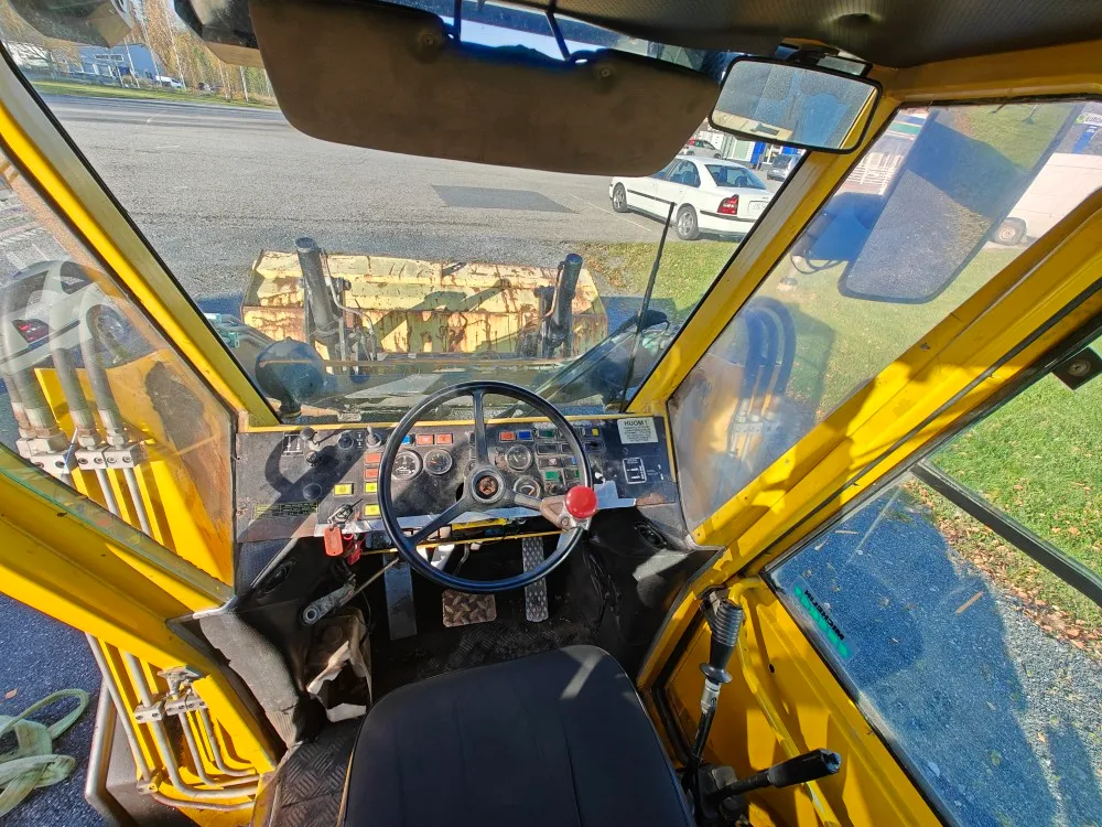 Wille 445 - kauhalla ja nivelauralla / Myydään asiakkaan lukuun - Katso video!