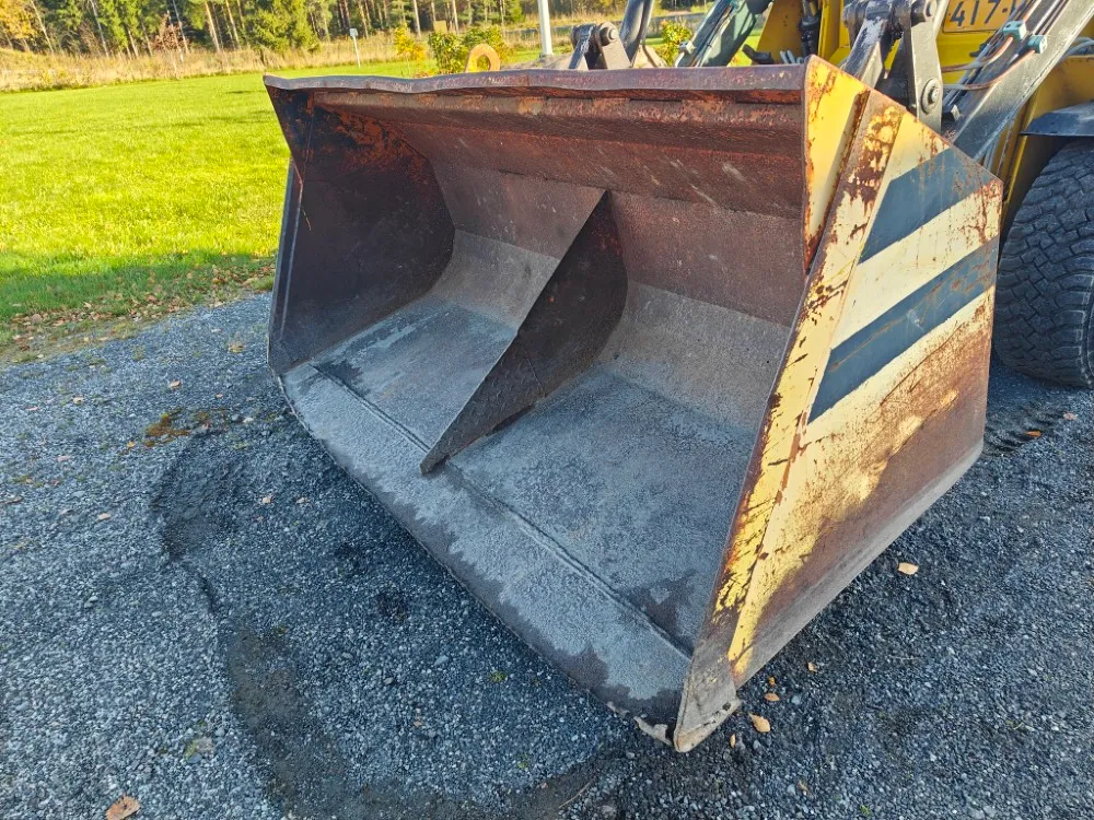 Wille 445 - kauhalla ja nivelauralla / Myydään asiakkaan lukuun - Katso video!