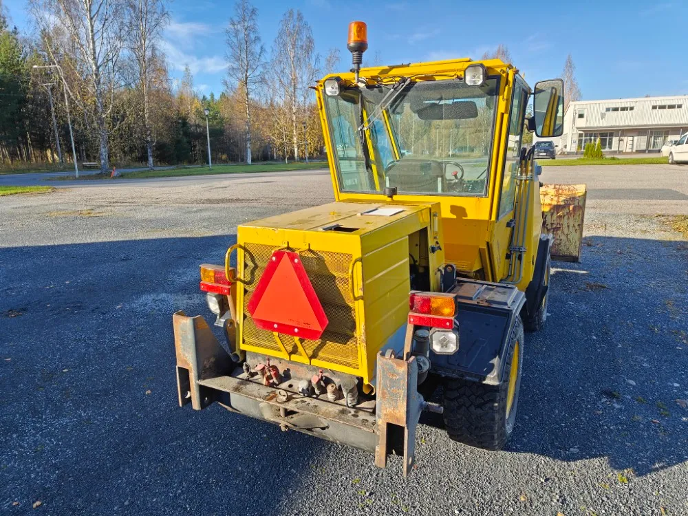 Wille 445 - kauhalla ja nivelauralla / Myydään asiakkaan lukuun - Katso video!