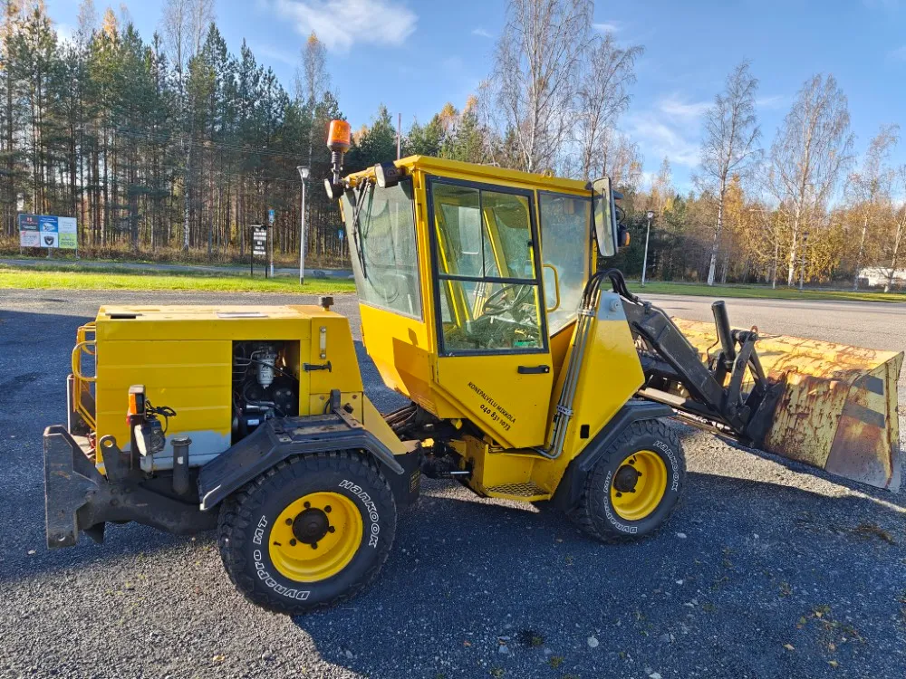 Wille 445 - kauhalla ja nivelauralla / Myydään asiakkaan lukuun - Katso video!