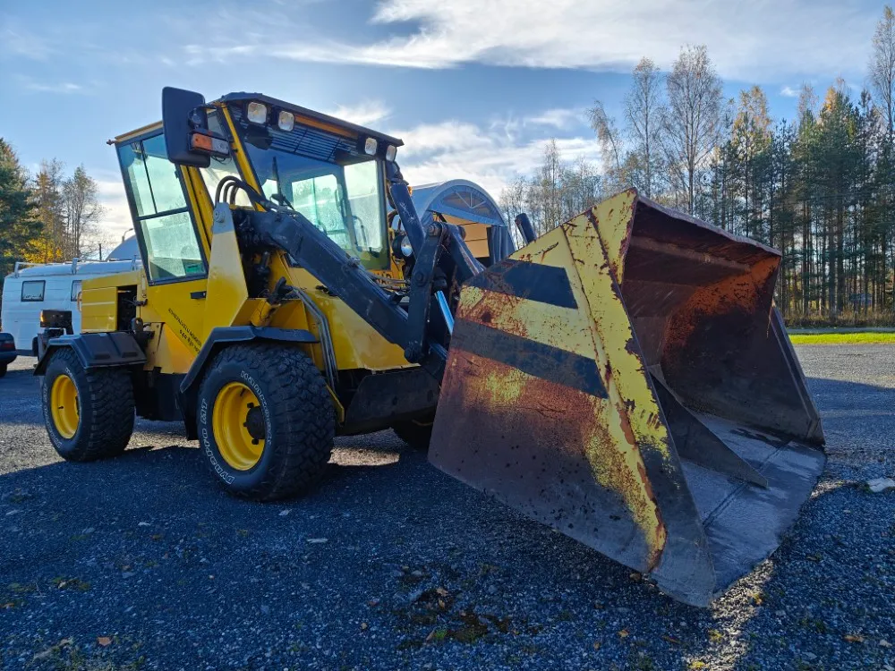 Wille 445 - kauhalla ja nivelauralla / Myydään asiakkaan lukuun - Katso video!