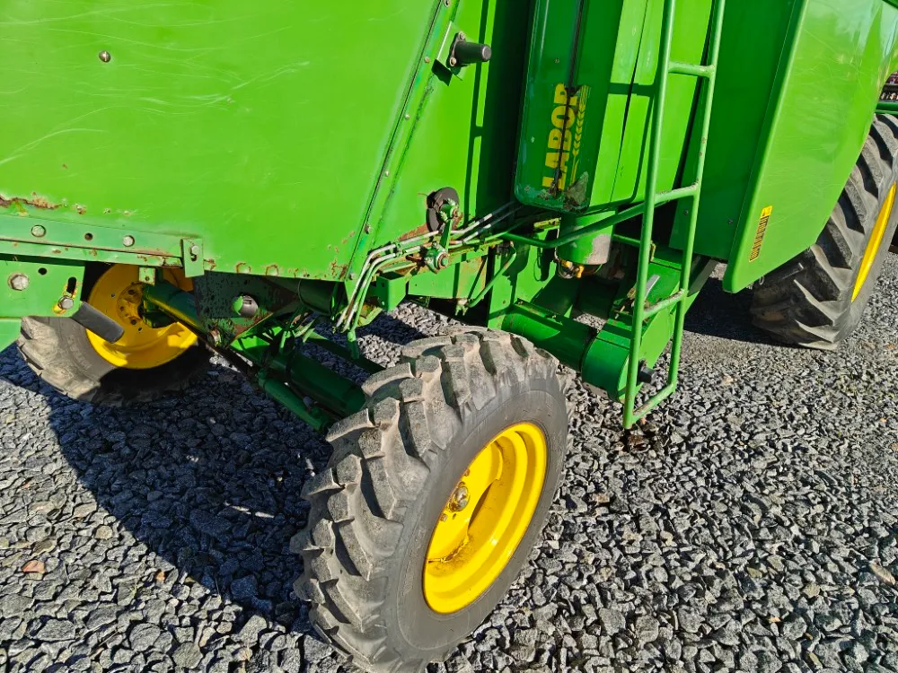 John Deere 1032 leikkuupuimuri / Katso video!