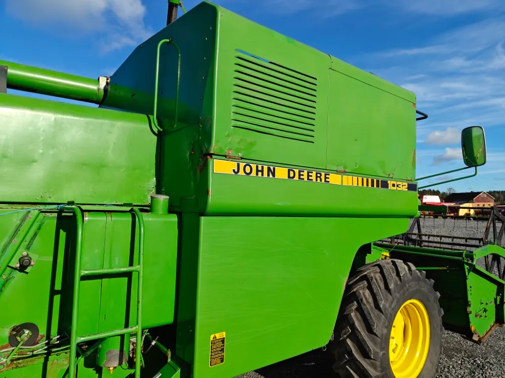 John Deere 1032 leikkuupuimuri / Katso video!