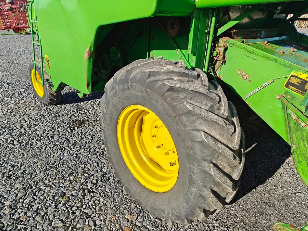 John Deere 1032 leikkuupuimuri / Katso video!
