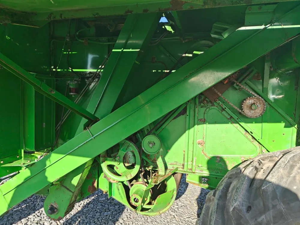 John Deere 1032 leikkuupuimuri / Katso video!