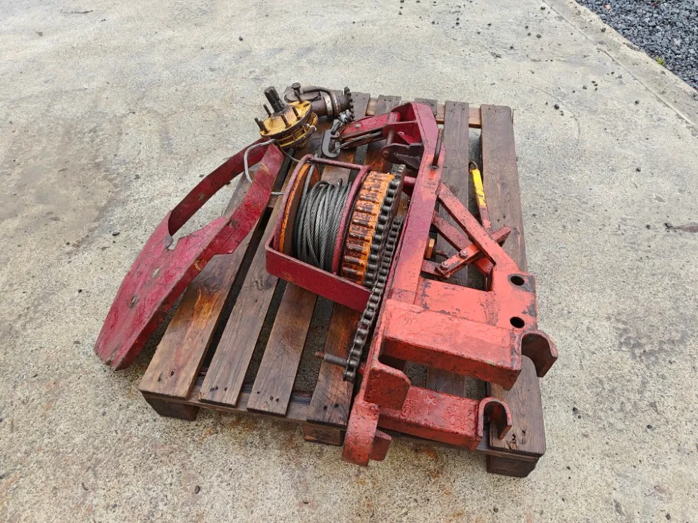 Remet traktorivinssi / Korjattavaksi