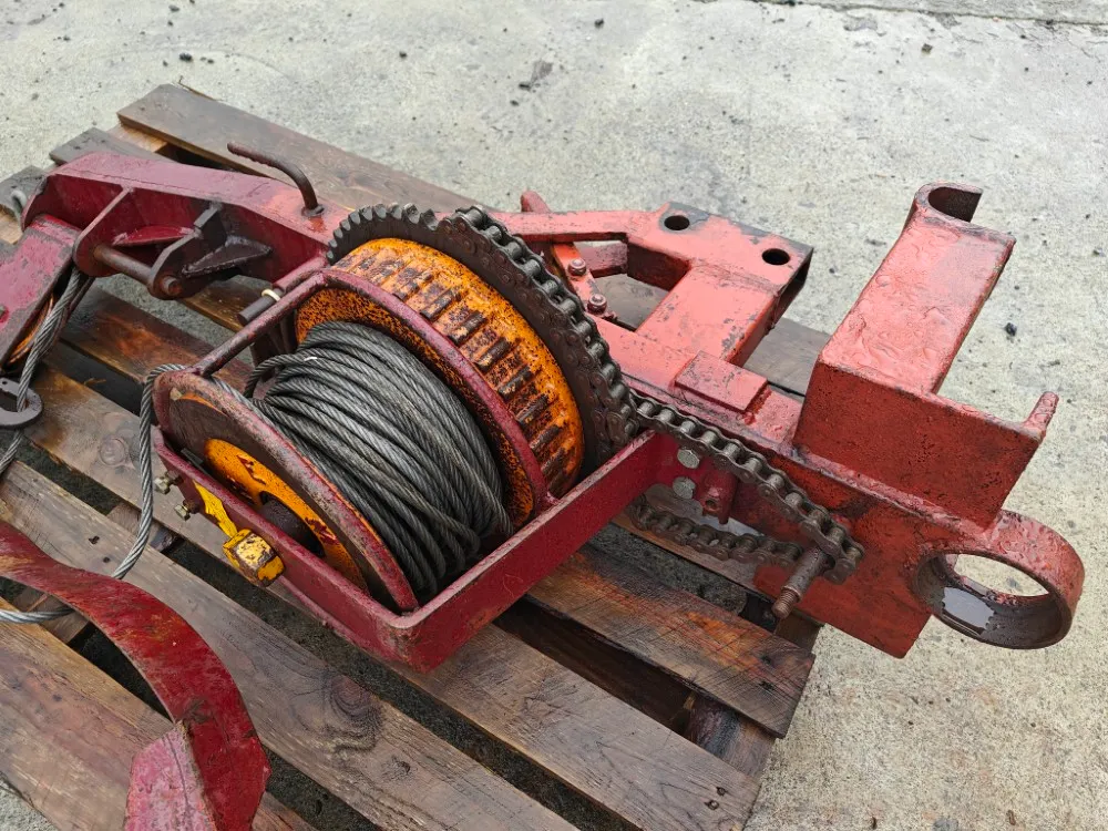 Remet traktorivinssi / Korjattavaksi