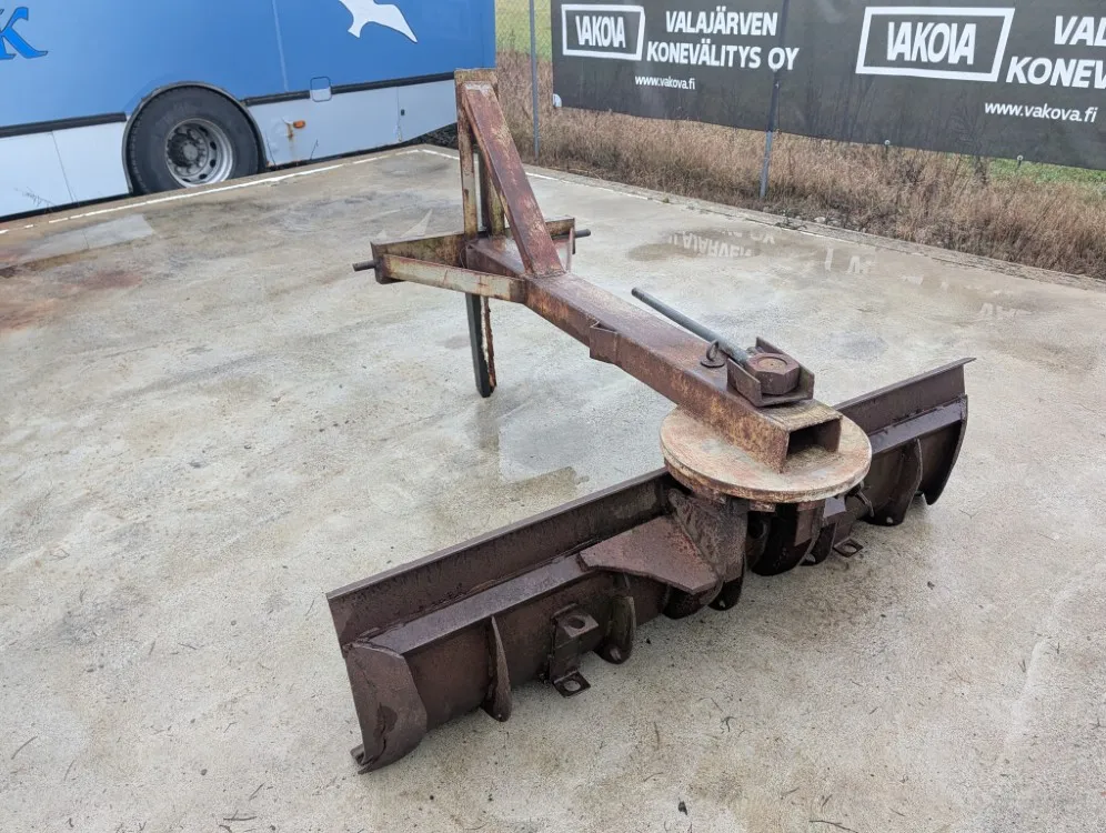 Perälevy 184cm ympäripyörivä / Pierempään traktoriin