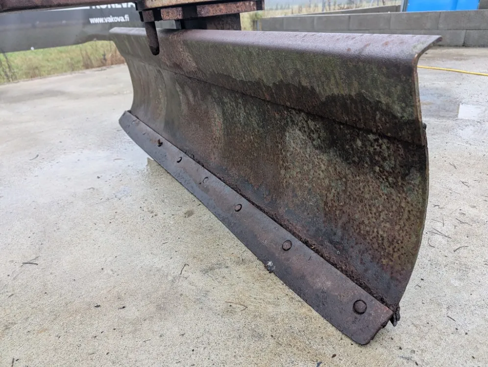 Perälevy 184cm ympäripyörivä / Pierempään traktoriin