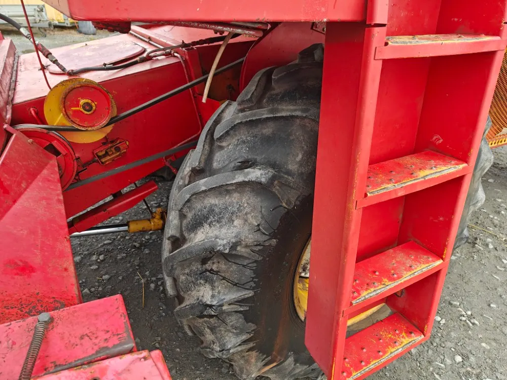 Massey Ferguson 430 leikkuupuimuri / Hytillinen - Katso video!