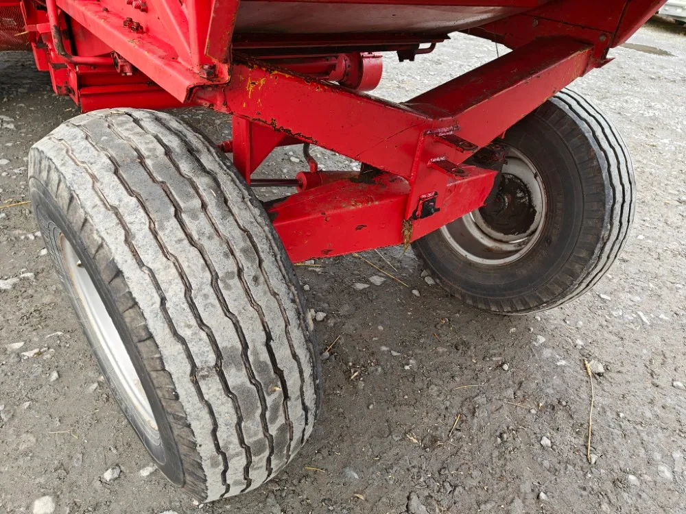 Massey Ferguson 430 leikkuupuimuri / Hytillinen - Katso video!