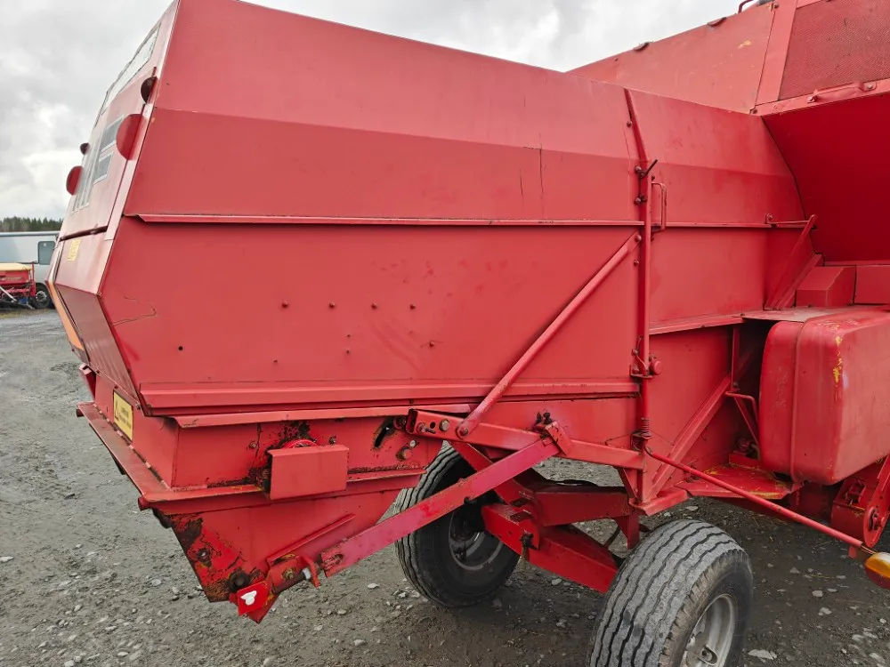 Massey Ferguson 430 leikkuupuimuri / Hytillinen - Katso video!