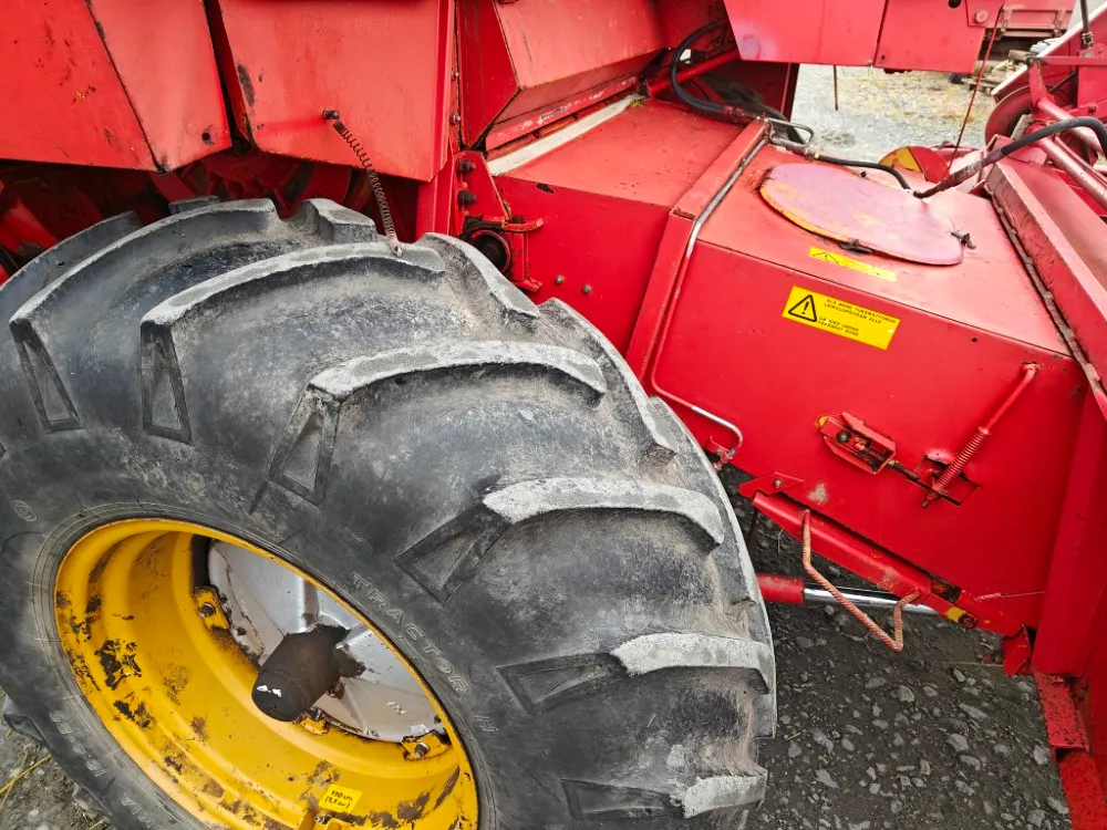 Massey Ferguson 430 leikkuupuimuri / Hytillinen - Katso video!