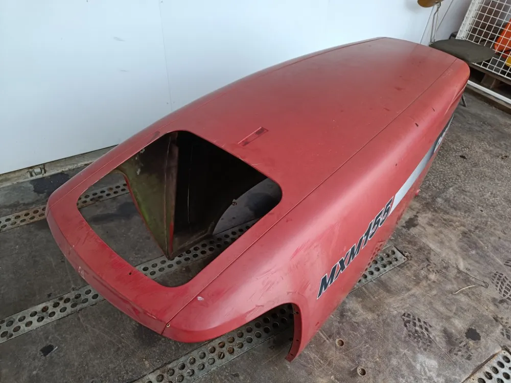 Case IH MXM 155 konepeitto / Traktorin konepelti