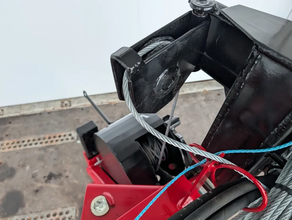 Kipa juontokoura vinssipaketilla / Hydraulikääntö - Katso video!