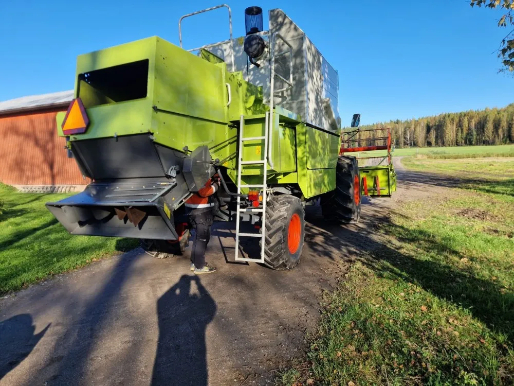 Claas Dominator 130 leikkuupuimuri / Työleveys 420cm - 1620h - Siisti kone!