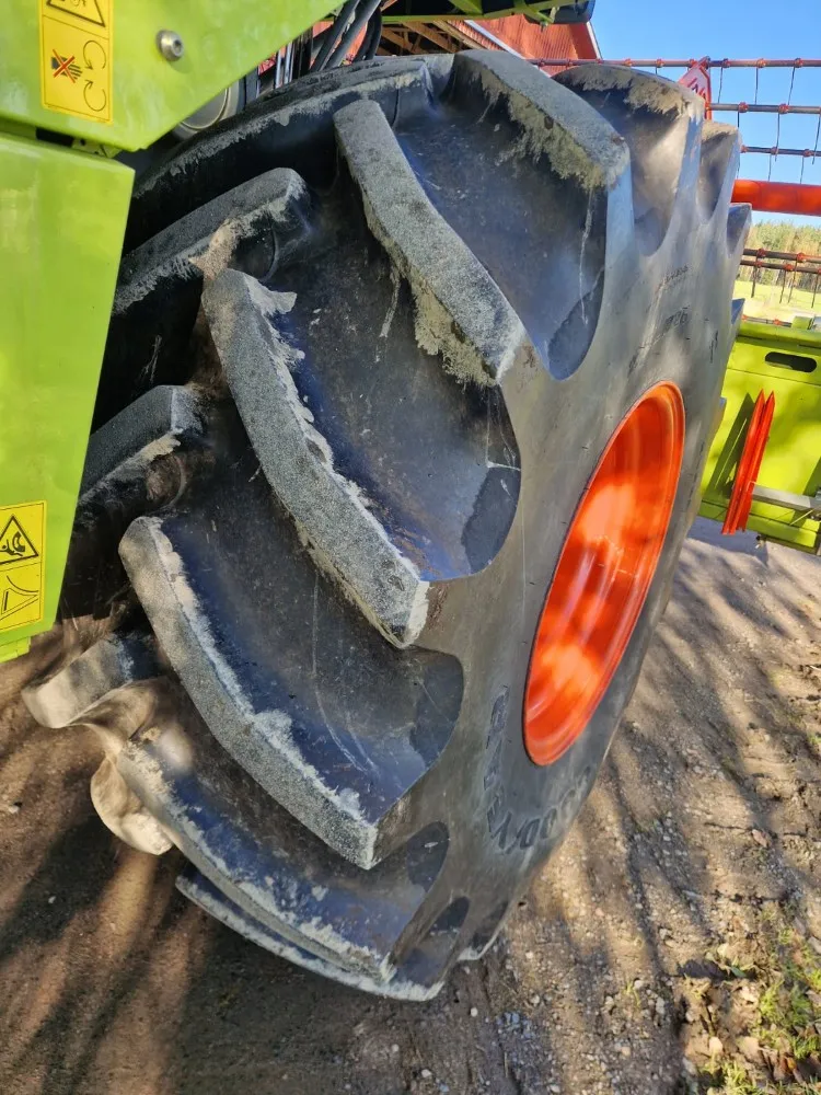 Claas Dominator 130 leikkuupuimuri / Työleveys 420cm - 1620h - Siisti kone!