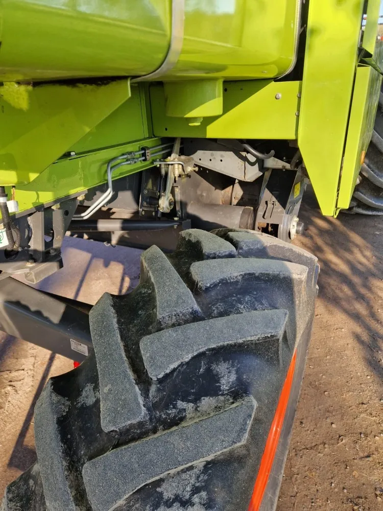 Claas Dominator 130 leikkuupuimuri / Työleveys 420cm - 1620h - Siisti kone!