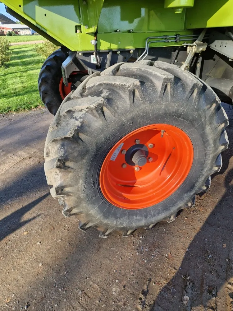 Claas Dominator 130 leikkuupuimuri / Työleveys 420cm - 1620h - Siisti kone!