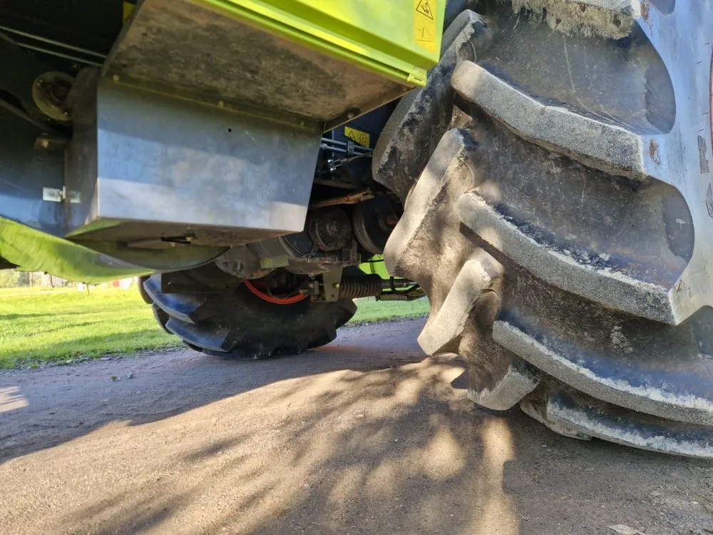 Claas Dominator 130 leikkuupuimuri / Työleveys 420cm - 1620h - Siisti kone!