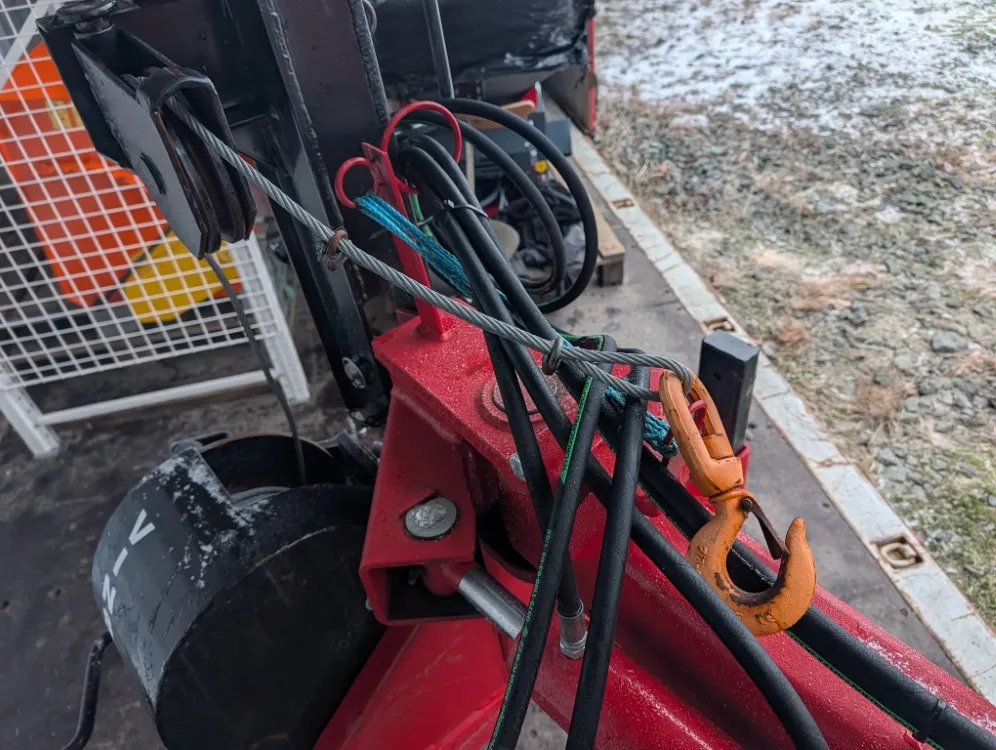 Kipa juontokoura vinssipaketilla / Hydraulikääntö - Koekäytetty - TARJOUS!