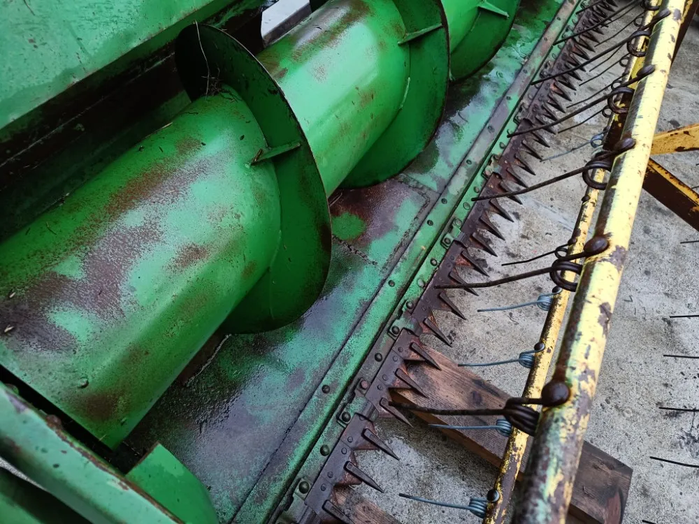 John Deere leikkuupöytä - 12 jalkaa / Työleveys 360cm - 965 leikkuupuimurista