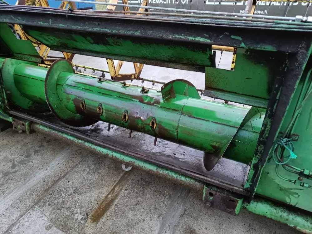 John Deere leikkuupöytä - 12 jalkaa / Työleveys 360cm - 965 leikkuupuimurista