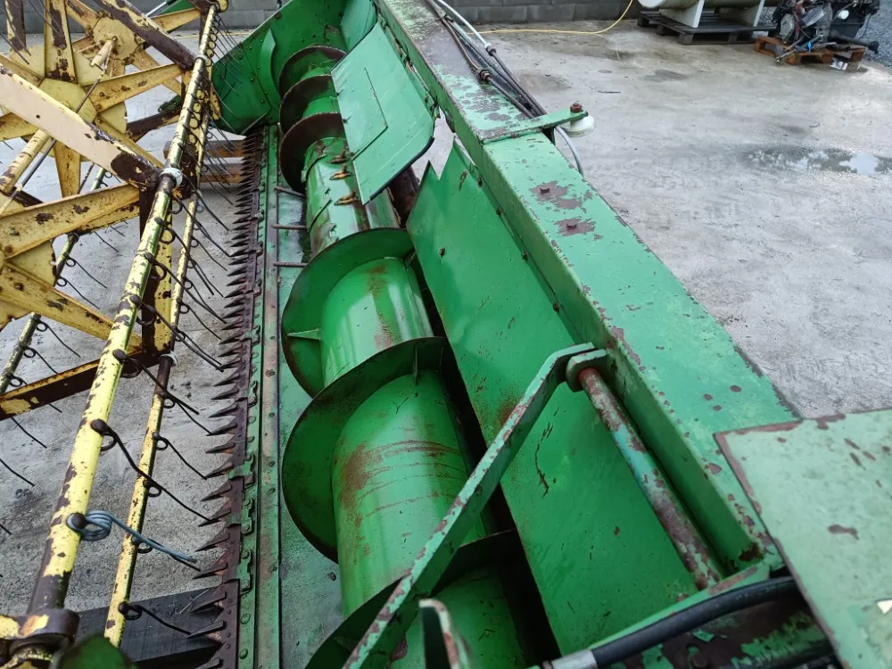 John Deere leikkuupöytä - 12 jalkaa / Työleveys 360cm - 965 leikkuupuimurista