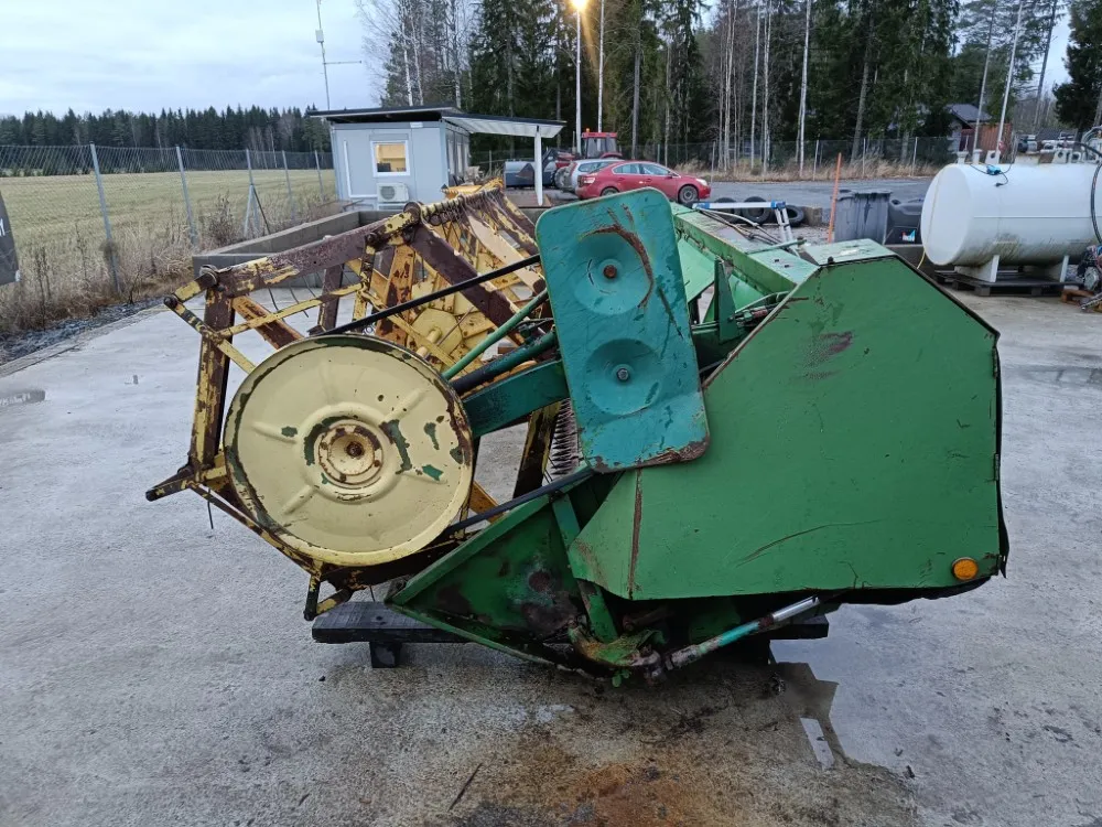 John Deere leikkuupöytä - 12 jalkaa / Työleveys 360cm - 965 leikkuupuimurista