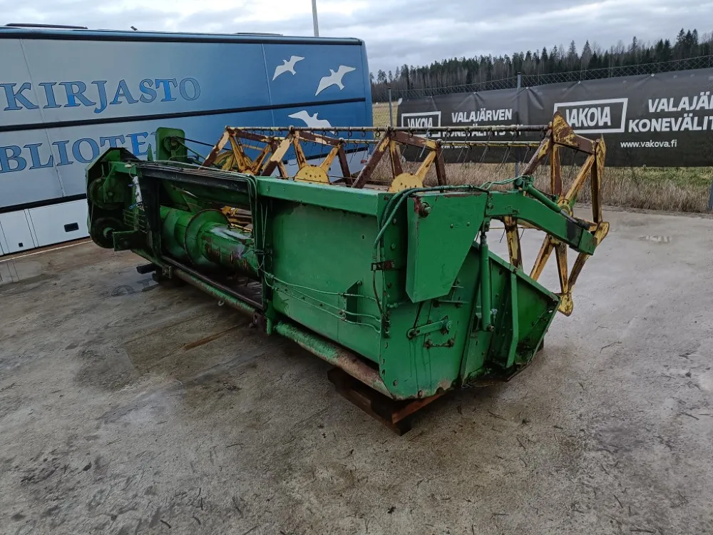 John Deere leikkuupöytä - 12 jalkaa / Työleveys 360cm - 965 leikkuupuimurista